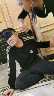 图片[4]_【文文文】KTV开发双素人-舔脏鞋底/踢踹/碾压狗头/闻棉袜踩踏_HD绳艺资源