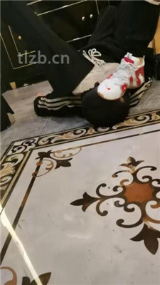 图片[8]_【文文文】KTV开发双素人-舔脏鞋底/踢踹/碾压狗头/闻棉袜踩踏_HD绳艺资源