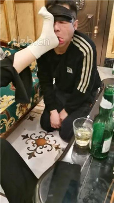 图片[13]_【文文文】KTV开发双素人-舔脏鞋底/踢踹/碾压狗头/闻棉袜踩踏_HD绳艺资源