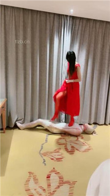 图片[15]_【美娜格格】死亡游戏-保鲜膜包裹/马丁靴踩踏/花样窒息_HD绳艺资源