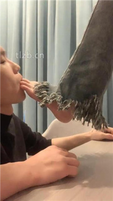 图片[4]_【娩娩大魔王】绿帽前男友裸足狂舔【上】_HD绳艺资源