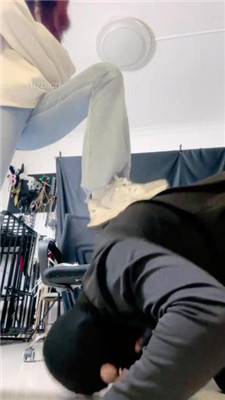 【雯雯】跑步后原味鞋袜脚狂舔/插嘴_HD绳艺资源