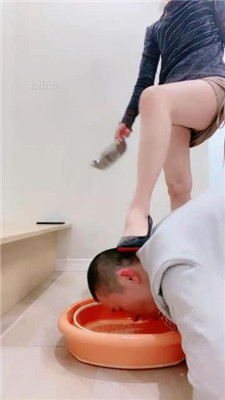 图片[17]_【缘彼大大】圣水口水洗脚水盛宴-脚趾夹狗舌_HD绳艺资源