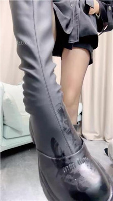 图片[2]_【大一诗诗】吐口水鞋上让狗舔/转胯/闻白袜黑丝_HD绳艺资源