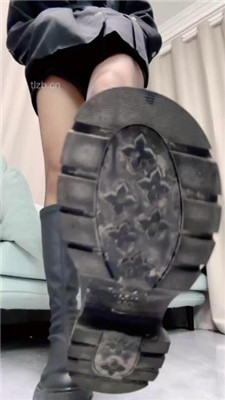 图片[8]_【大一诗诗】吐口水鞋上让狗舔/转胯/闻白袜黑丝_HD绳艺资源