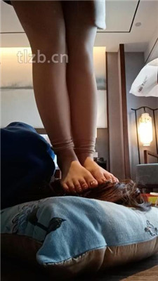 图片[15]_【爱可呀】母畜-舔脏鞋底臭白袜/全体重踩_HD绳艺资源