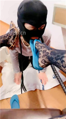 图片[7]_【温莎】舔口水拖鞋底/网袜踩虐【完整版】_HD绳艺资源