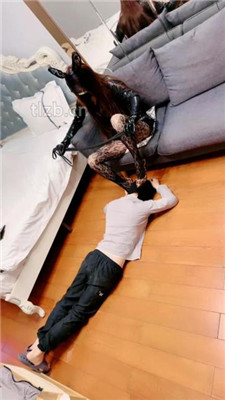 图片[12]_【温莎】舔口水拖鞋底/网袜踩虐【完整版】_HD绳艺资源