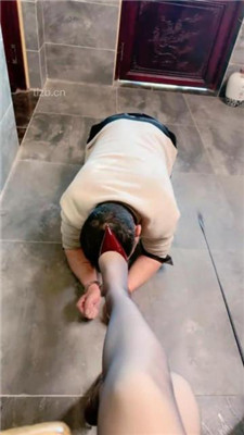 【沅芷大人】重刑-高跟全体重踩狗爪_HD绳艺资源