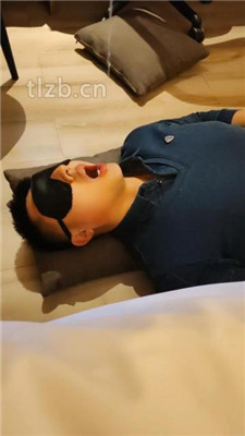 图片[8]_【情侣念主】胯下辱/揪耳朵/雪地靴白袜跪舔_HD绳艺资源