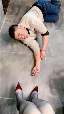 图片[8]_【沅芷大人】重刑-高跟全体重踩狗爪_HD绳艺资源