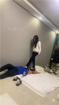 图片[7]_【精神小妹】7绳艺导师调双奴-轮流全体重跳踩【双视角版】_HD绳艺资源