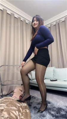 图片[4]_【狗哥】黑丝脚踩绿帽狗-对着绿帽狗跳舞诱惑_HD绳艺资源