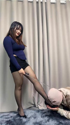 图片[7]_【狗哥】黑丝脚踩绿帽狗-对着绿帽狗跳舞诱惑_HD绳艺资源