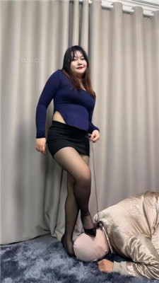 图片[8]_【狗哥】黑丝脚踩绿帽狗-对着绿帽狗跳舞诱惑_HD绳艺资源