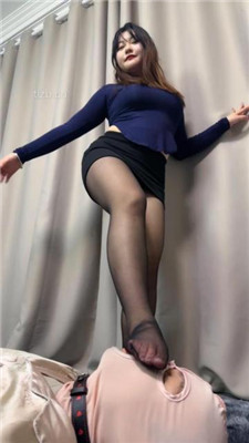 图片[10]_【狗哥】黑丝脚踩绿帽狗-对着绿帽狗跳舞诱惑_HD绳艺资源