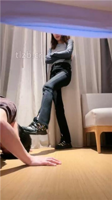 【jenn】贱狗地板喂食/口吐喂食/踩踏腿绞_HD绳艺资源