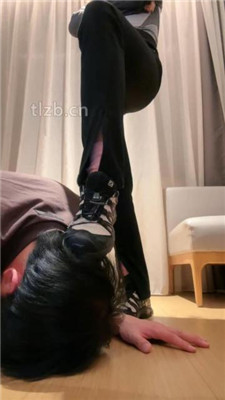 图片[5]_【jenn】贱狗地板喂食/口吐喂食/踩踏腿绞_HD绳艺资源