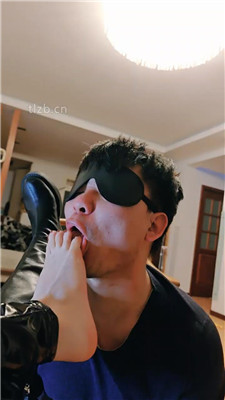 图片[3]_【诗琪】舔长靴闻白袜/踩踏/喂圣水_HD绳艺资源