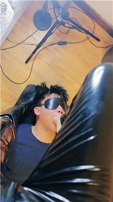 图片[5]_【诗琪】舔长靴闻白袜/踩踏/喂圣水_HD绳艺资源