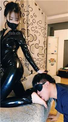 图片[8]_【诗琪】舔长靴闻白袜/踩踏/喂圣水_HD绳艺资源