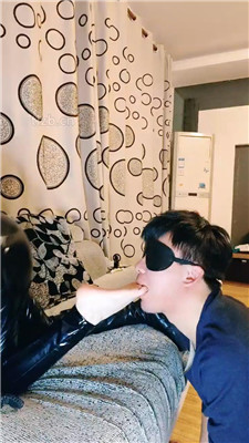 图片[13]_【诗琪】舔长靴闻白袜/踩踏/喂圣水_HD绳艺资源