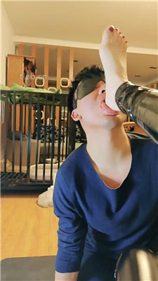 图片[14]_【诗琪】舔长靴闻白袜/踩踏/喂圣水_HD绳艺资源