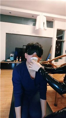 图片[16]_【诗琪】舔长靴闻白袜/踩踏/喂圣水_HD绳艺资源