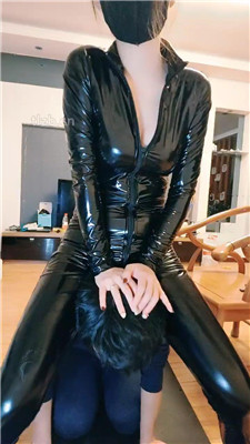 图片[17]_【诗琪】舔长靴闻白袜/踩踏/喂圣水_HD绳艺资源