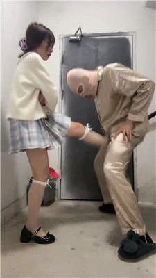 图片[9]_【狗哥】洛丽塔S-楼梯间白丝皮鞋遛狗_HD绳艺资源