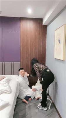 【小欲魔王】模特S-黑丝高跟长腿-艺术圣水耳光_HD绳艺资源