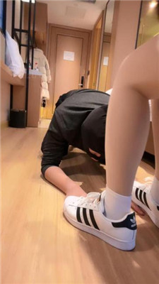 图片[3]_【喵主】骑马转胯/贝壳头白袜踩虐/磕头/清理脏鞋底/吃白袜_HD绳艺资源