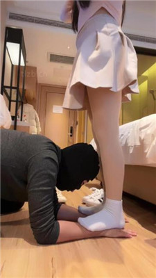 图片[15]_【喵主】骑马转胯/贝壳头白袜踩虐/磕头/清理脏鞋底/吃白袜_HD绳艺资源