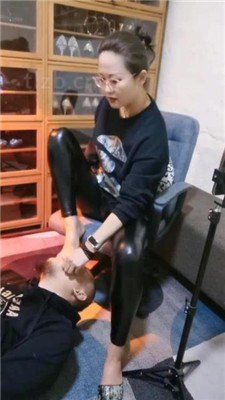 图片[3]_【绳艺导师菲主】掐乳/妻主臭脚狠虐绿帽_HD绳艺资源