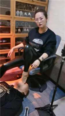 图片[4]_【绳艺导师菲主】掐乳/妻主臭脚狠虐绿帽_HD绳艺资源