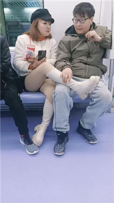 【乐爷】地铁上长靴戏耍路人_HD绳艺资源