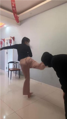 【精神小妹】跆拳道妹妹真人靶训练_HD绳艺资源