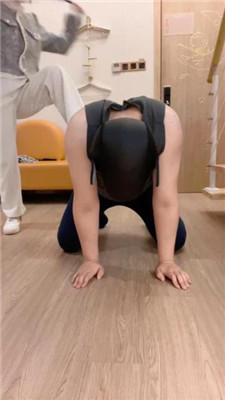 【可可公主】运动鞋踩踏/骑马转胯/训练/狂吸臭白袜_HD绳艺资源