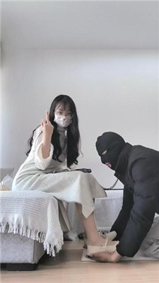 【可爱鬼】牵狗链/抽耳光/骑马/舔脏鞋/踩踏/脚踩喂食_HD绳艺资源