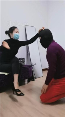 图片[4]_【凌儿女神】新年第一鞭-重度训练/狗爪子踩出血_HD绳艺资源