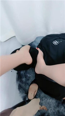 【腿腿祖宗】踩脚垫/肉丝脚狂舔/脚喂食_HD绳艺资源