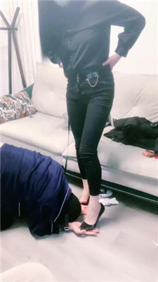 图片[18]_【大小姐】跪舔高帮帆布鞋白袜/训练/手铐绳艺技巧_HD绳艺资源