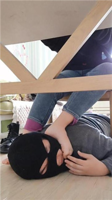 【樱樱】桌底视角-近距离-玩虐贱奴【下】_HD绳艺资源