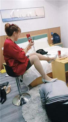 【乐爷】高跟肉丝踩狗/强迫喂食/人肉脚垫/脚插嘴_HD绳艺资源