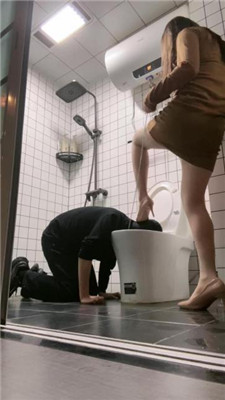 图片[15]_【妈咪酱】跪舔高跟肉丝脚/清理马桶超下贱_HD绳艺资源