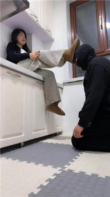 图片[4]_【精神小妹】雪地靴全体重踩脚垫狗_HD绳艺资源