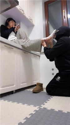 图片[6]_【精神小妹】雪地靴全体重踩脚垫狗_HD绳艺资源