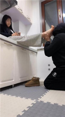 图片[7]_【精神小妹】雪地靴全体重踩脚垫狗_HD绳艺资源