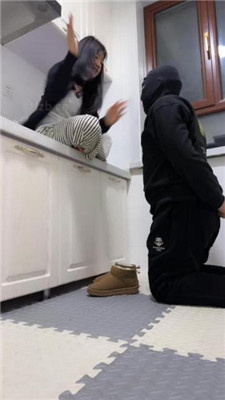 图片[8]_【精神小妹】雪地靴全体重踩脚垫狗_HD绳艺资源