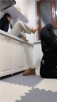 图片[9]_【精神小妹】雪地靴全体重踩脚垫狗_HD绳艺资源